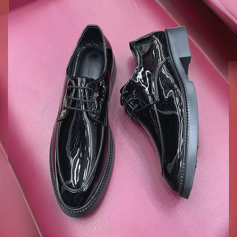 Shiny Leather Dress Shoe with Lace-Up Closure