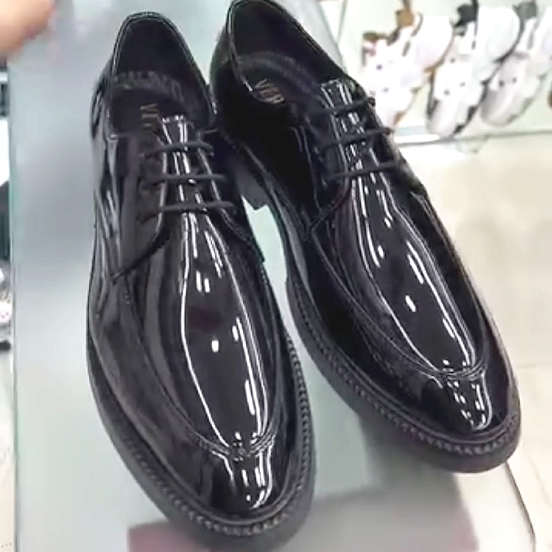 Shiny Leather Dress Shoe with Lace-Up Closure