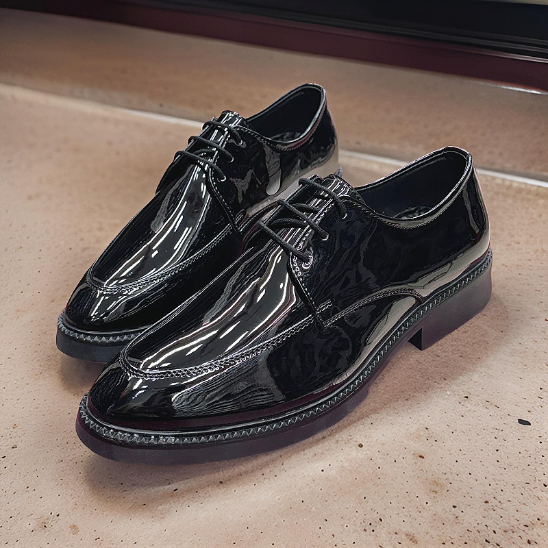Shiny Leather Dress Shoe with Lace-Up Closure