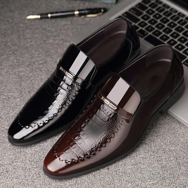 Business shoes with black leather embossed