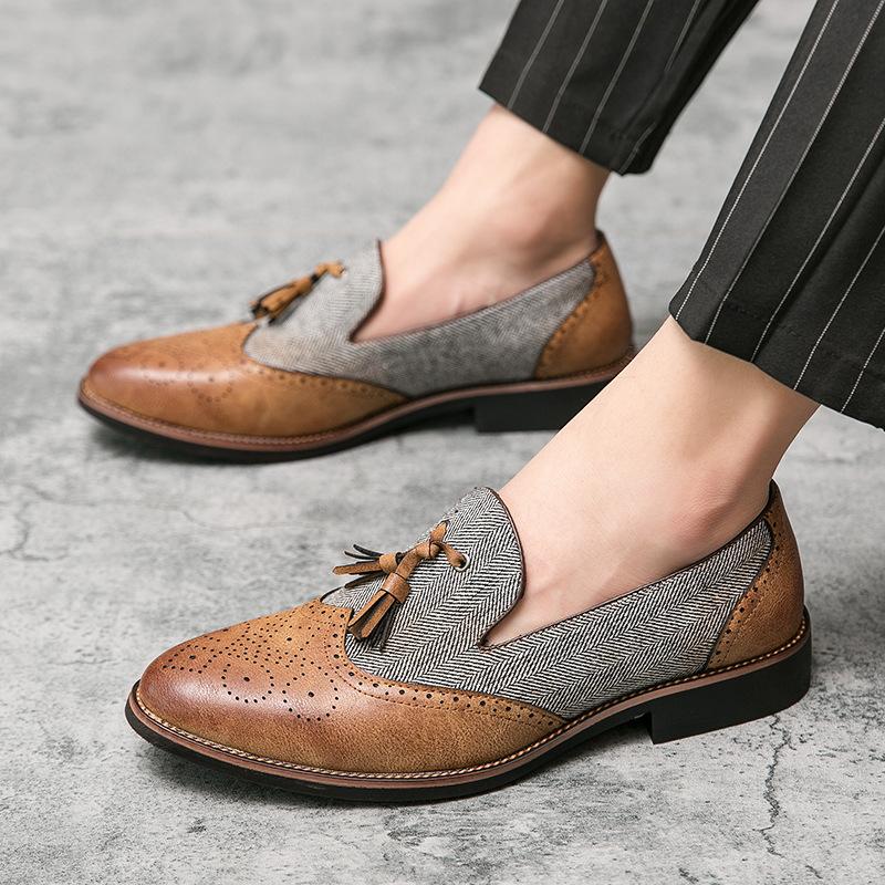 British-inspired carved tassel leather shoes