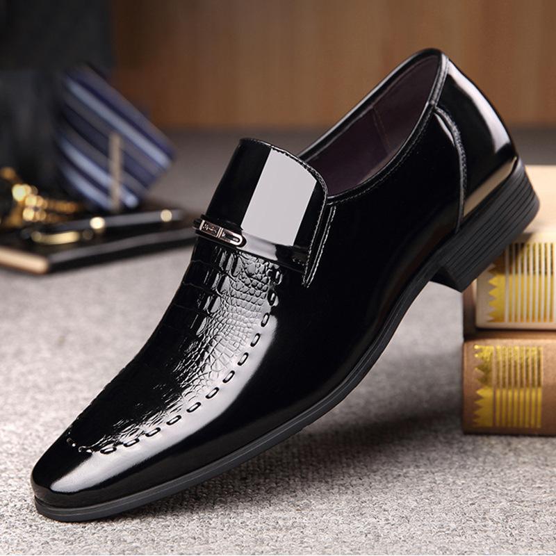 Business shoes with black leather embossed