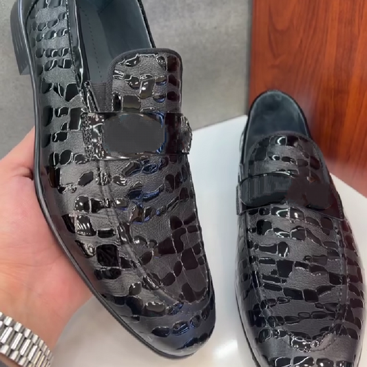 Casual leather shoes with shiny patterned metal buckles