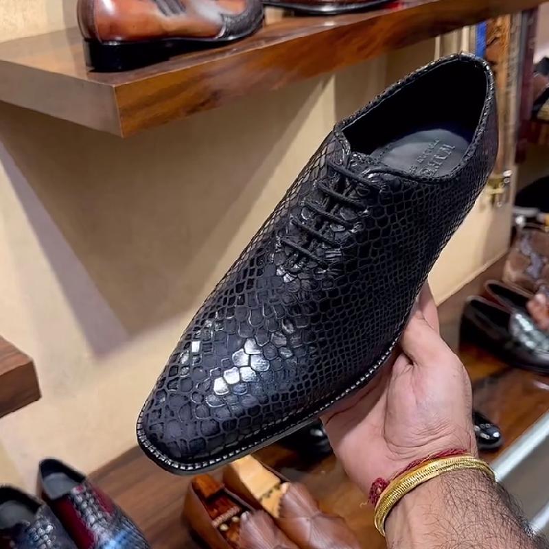 Shiny crocodile-print leather men's shoes