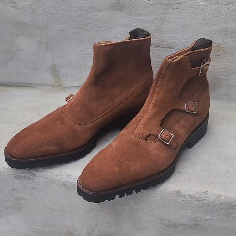 Vintage matte British three-button men's boots