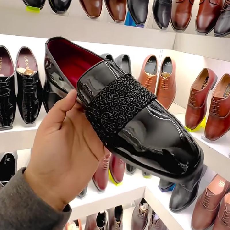 Shiny shallow comfortable business shoes