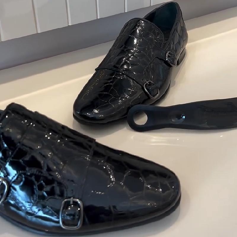 Trendy double-buckle shiny business shoes