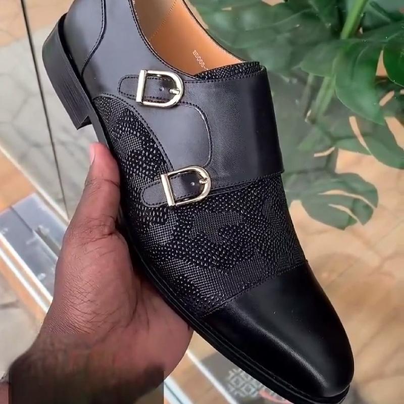 Men's shoes with a double buckle and sparkling panels