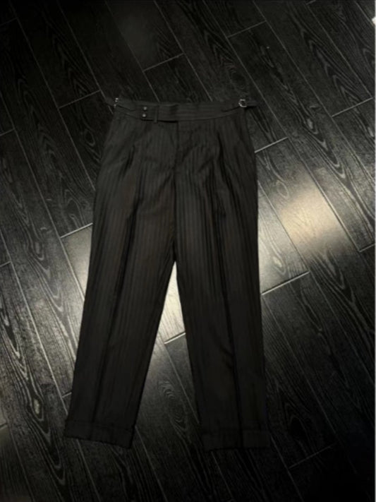 Simple, dark-grained, high-waisted cropped pants