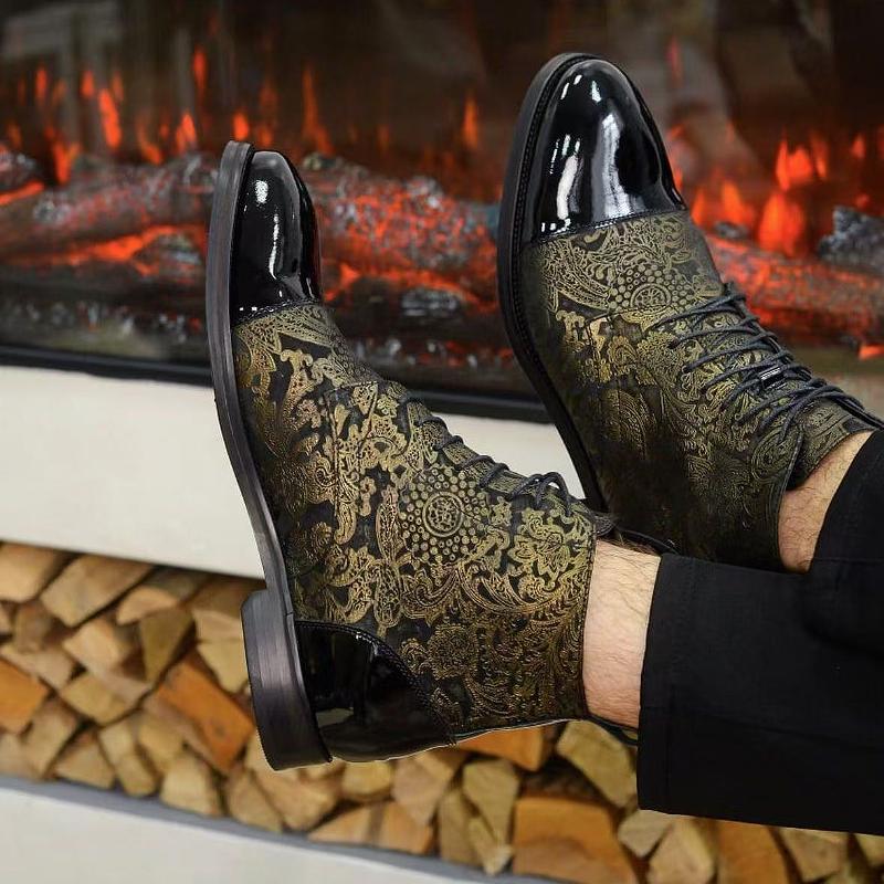 High-quality patterned shiny men's boots