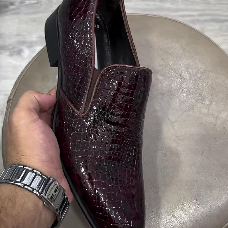 Glossy glossy men's shoes in crocodile leather