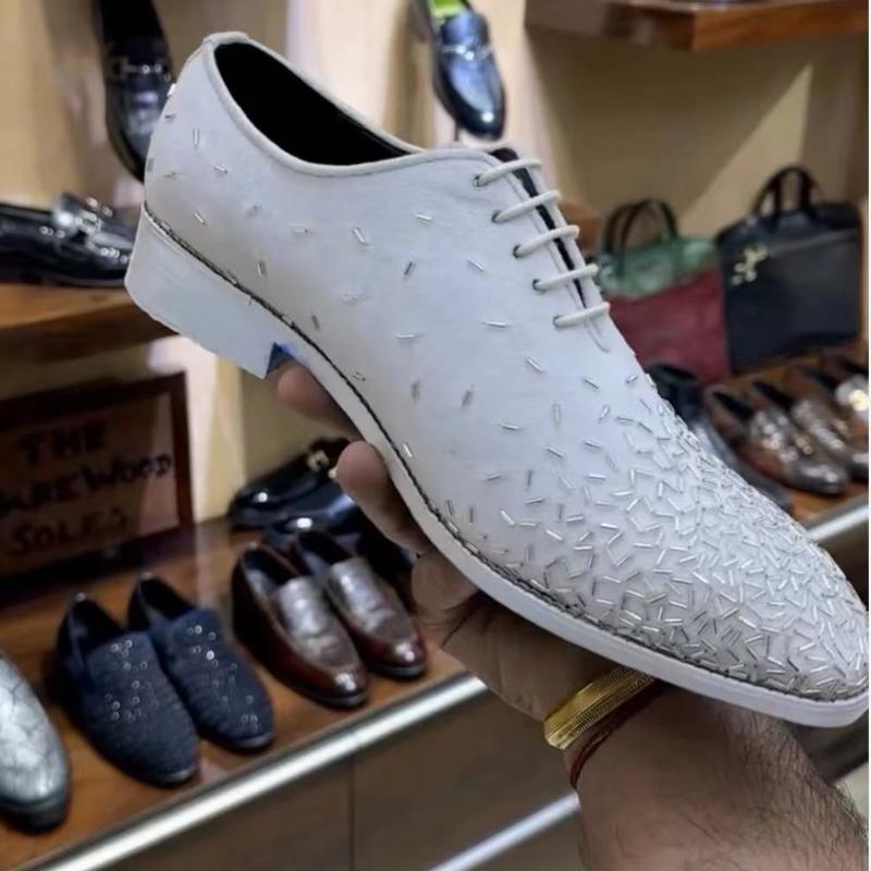 White patterned business men's leather shoes