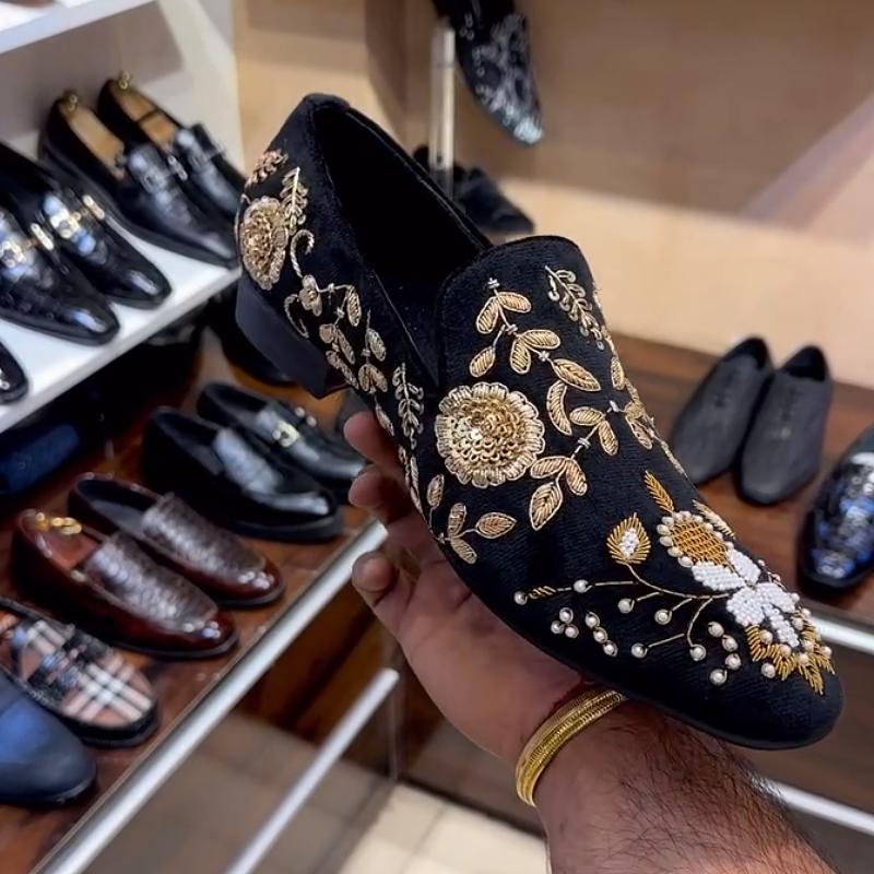 Men's leather shoes with yellow embroidery sparkles