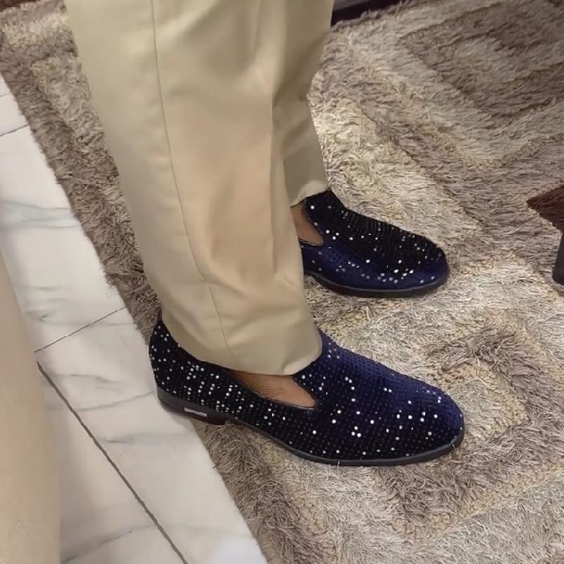 High-quality casual leather shoes full of stars