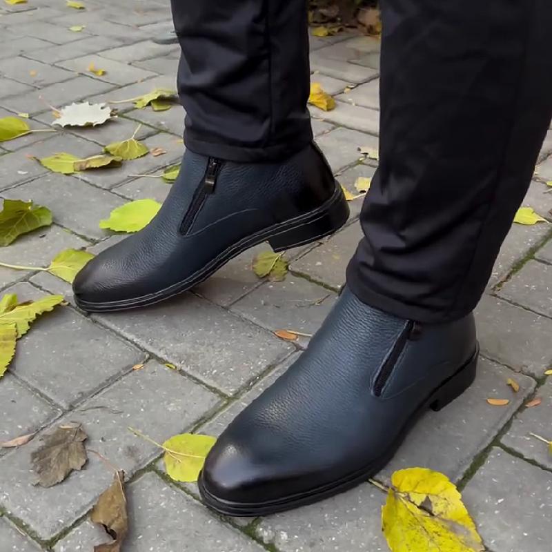 Men's boots in velvet leather in winter