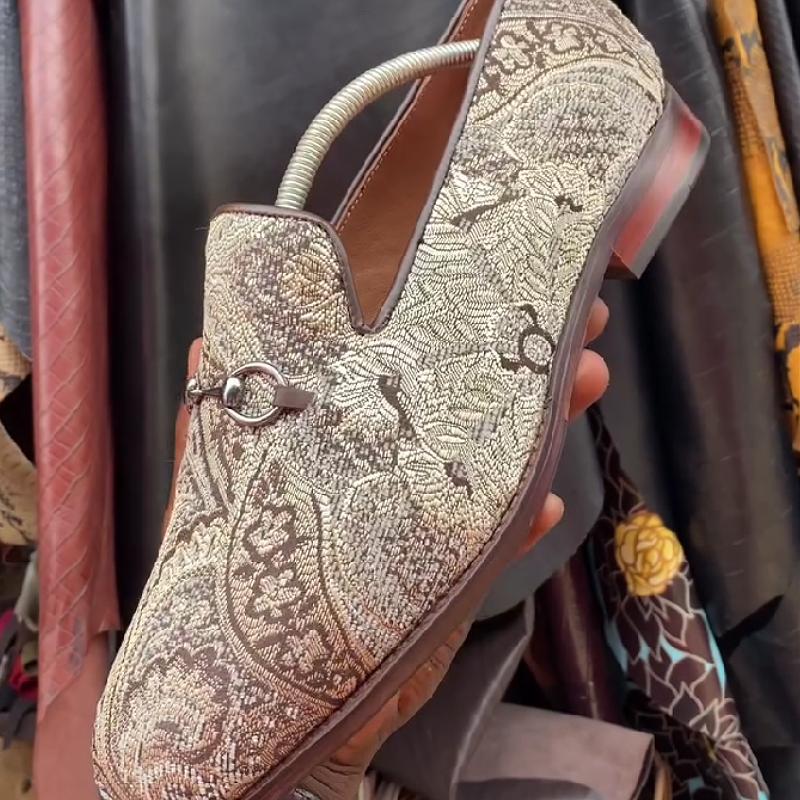 High-end embroidered high-end leather shoes