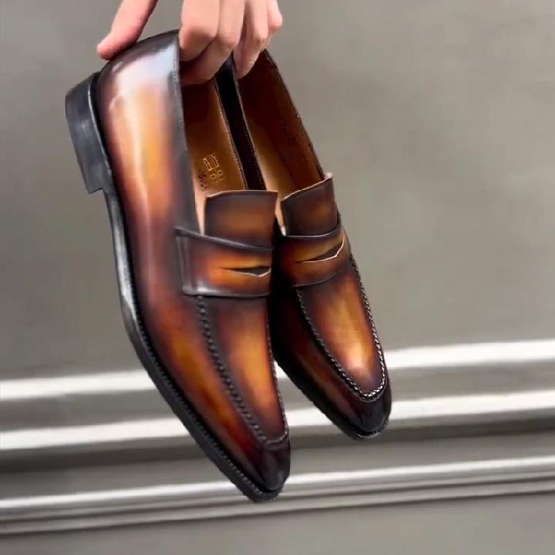 Gradient British-style pumps for men