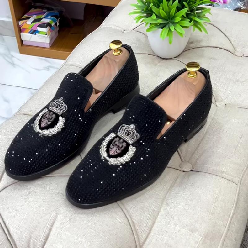 Stylish embroidered breathable rhinestone leather shoes