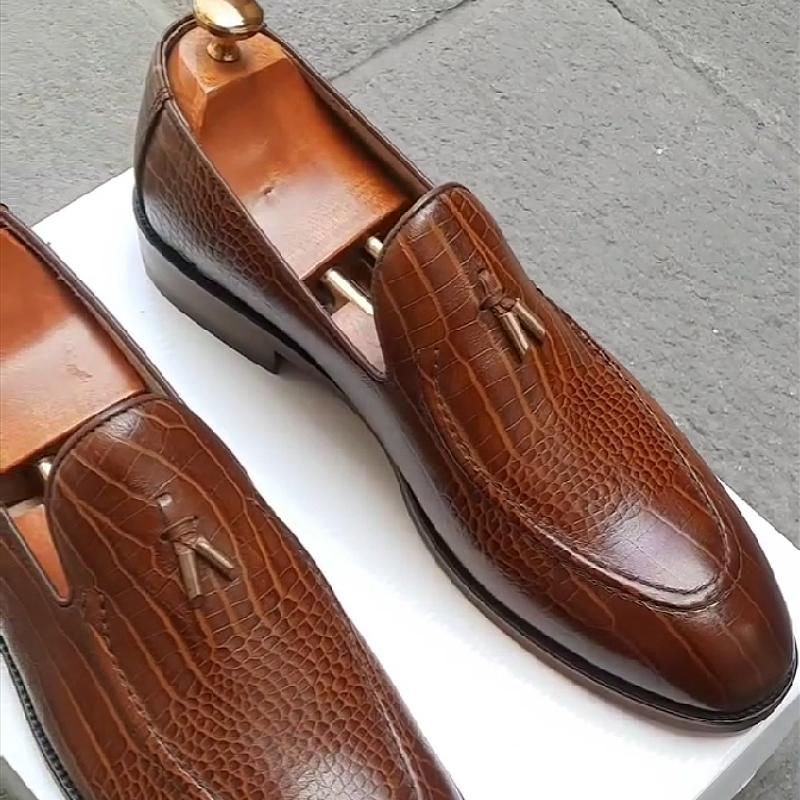 British-style tasseled leather business shoes