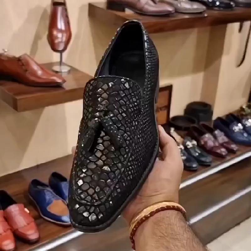 Casual men's shoes with shallow tassels in snakeskin