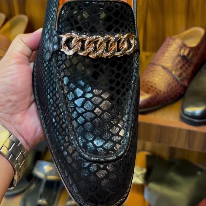 Shiny leather shoes with metal buckle and crocodile