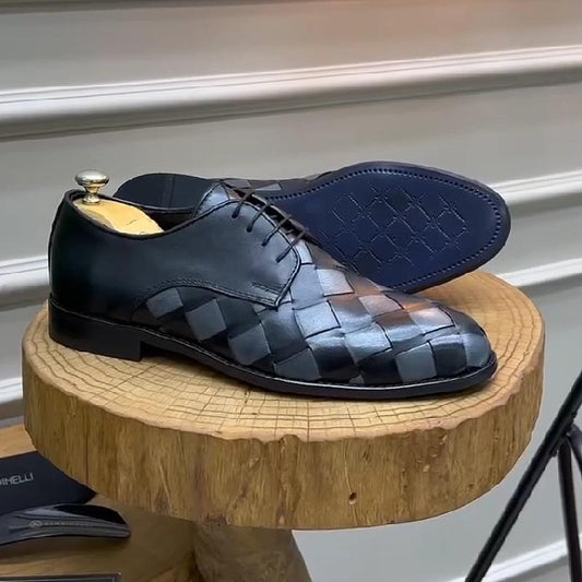 Hand-woven leather shoes for men in genuine leather