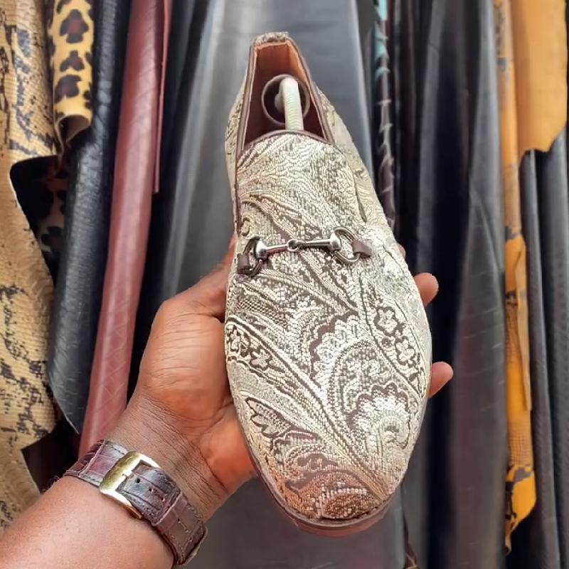 High-end embroidered high-end leather shoes