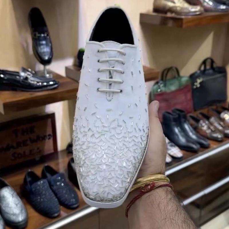 White patterned business men's leather shoes