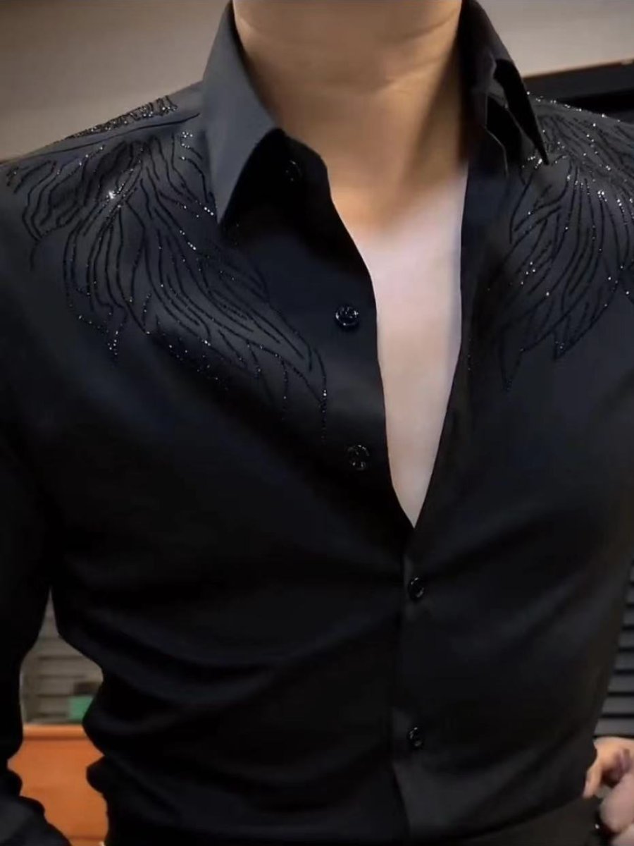 Long-sleeved shirt with diamond on both shoulders