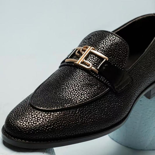 Men's leather shoes with starry metal buckles