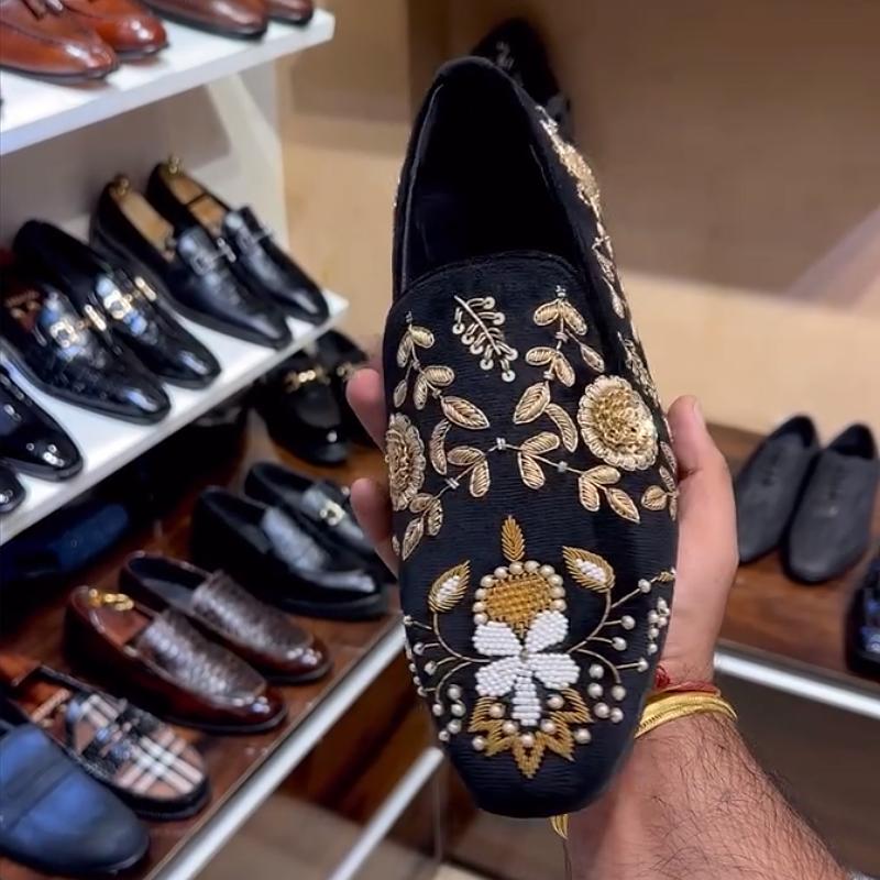 Men's leather shoes with yellow embroidery sparkles