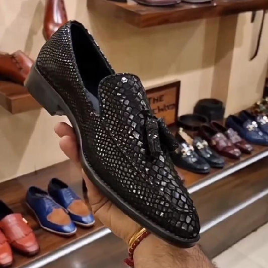 Casual men's shoes with shallow tassels in snakeskin