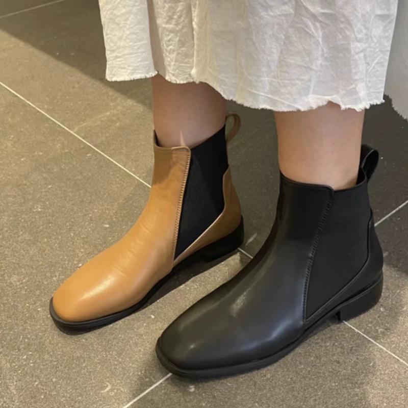 Comfortable low-heeled booties in black