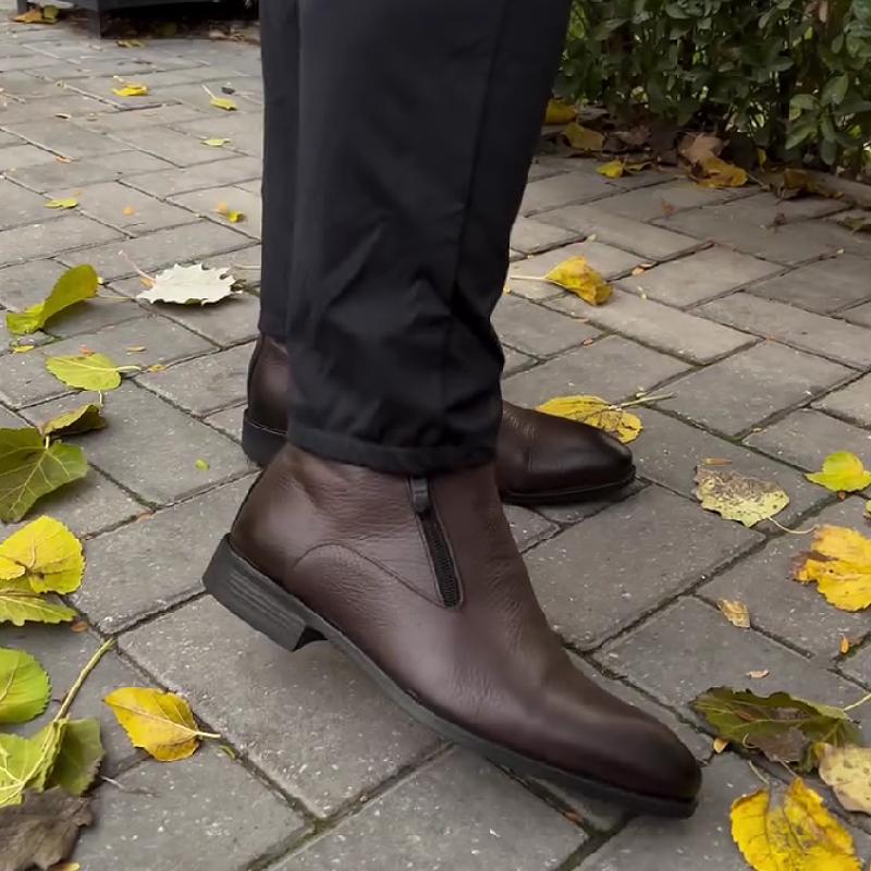 Men's boots in velvet leather in winter