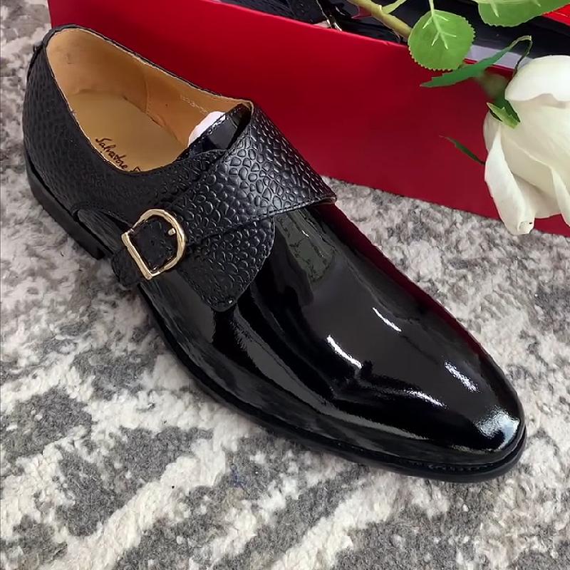 Single-buckle alligator panelled shiny leather shoes