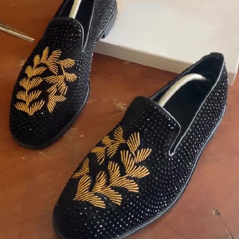 Men's leather shoes with high-quality embroidery and sparkling